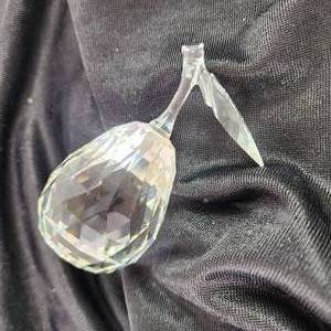 lot 59 image: Swarovski Pear Figurine 3.5 Inches 7476 NR With Box