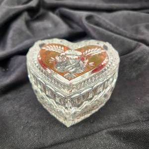 lot 65 image: Vintage Enesco Lead Crystal Red Rose Heart Trinket Dish Great Condition