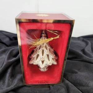 lot 66 image: Lenox Florentine & Pearl Tree #6238034 Ornament With Original Box
