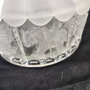 lot 72 image: Goebel Frosted Crystal Carousel Glass Dish 7.5 x 8.5