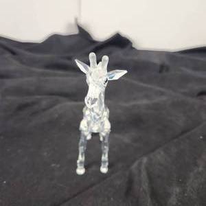 lot 74 image: Swarovski Crystal Baby Giraffe Statue Figurine With Box 5.5 Tall