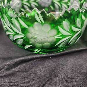 lot 79 image: Beautiful Crystal Green To Clear Flowers Great Condition