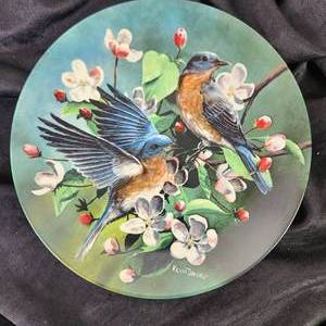 lot 86 image: Lot Of Two Collector Plates Birds Of Distinction And The Bluebird