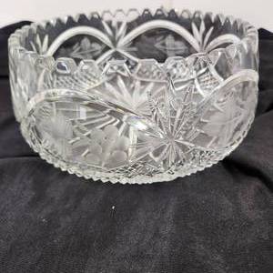 lot 88 image: Beautiful Cut Glass Crystal Bowl Grapes Leaves Star Shape On Bottom