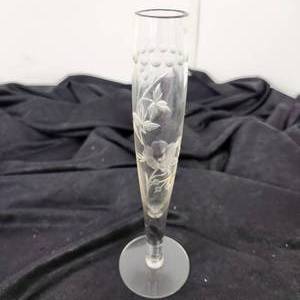 lot 91 image: Lot Of Two Flower Vases Delicate Beautiful