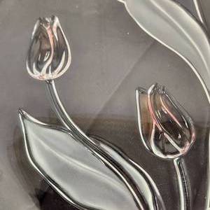 lot 111 image: Mikasa Glass Platter With Pink Tulips Frosted Foliage Scalloped Rim