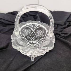 lot 115 image: Vintage Footed Bridal Basket Lead Crystal 7 Tall