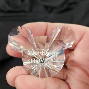 lot 126 image: Swarovski Disney Crystal Showcase Collection Piece