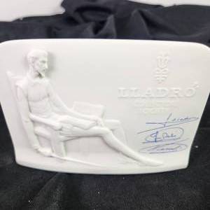 lot 131 image: Lot Of Two Vintage Lladro Collector Society Signed Relief Scallop Shell
