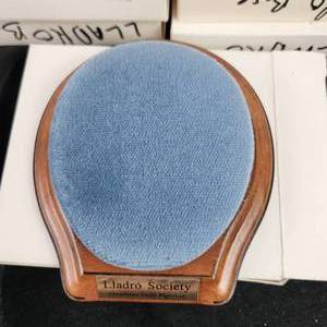 lot 149 image: Lot Of Six Lladro Society Bases Blue Velvet 4