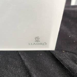 lot 152 image: Lot Of Eleven Acrylic LLadro StandsBases Assorted Sizes