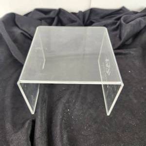 lot 166 image: Acrylic Lenox Display Stand Good Conditon