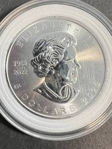 2023 CANADIAN MAPLE LEAF 1 TROY OZ .9999 FINE SILVER IN AIRTITE