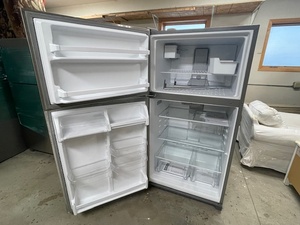 Whirlpool Refrigerator Freezer with Ice Maker NEW - Location A