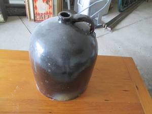 lot 23 image: 5 gallon Brown Glazed Stoneware Wat...