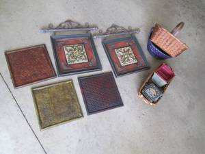 lot 52 image: Decorative Metal Square wall decor ...