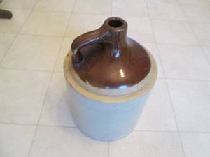 lot 3 image: Two-tone Water jug stoneware Crock ...