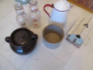 lot 99 image: Vintage Stoneware, Enamelware Serve...