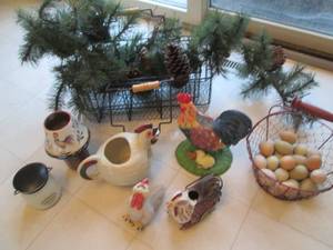 lot 103 image: Assortment of Rooster figurines, fa...