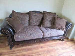 lot 4 image: Ornately designed Heritage style 3-...
