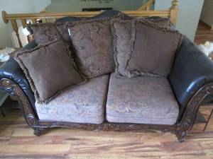 lot 5 image: Ornately designed Heritage style 2-...