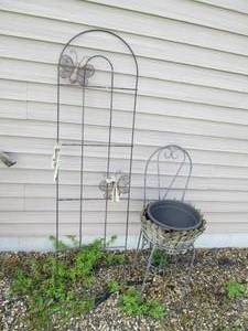 lot 141 image: Decorative metal arched trellis and...
