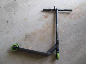 lot 143 image: Mega Gear scooter...