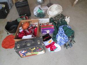 lot 67 image: Christmas and Fall themed home deco...