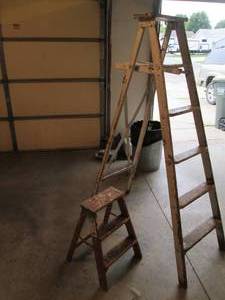lot 72 image: Vintage 6ft wooden ladder plus 2ft ...
