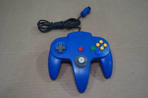 lot 7 image: Nintendo 64 Controller -Blue