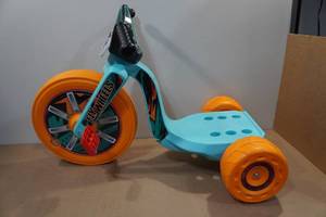 lot 46 image: Jakks Pacific 15 Fly Wheel Tricycle