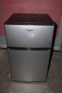 lot 49 image: Whirlpool 3.1cu ft Refrigerator