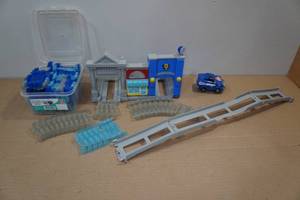 lot 82 image: Magic Tracks Police Pursuit Toy Set