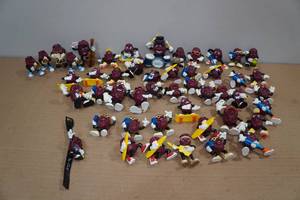 lot 112 image: Large Assortment of Vintage California Raisins Figurines