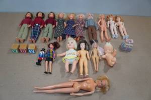 lot 116 image: Assorted Dolls - Mattel Sunshine Family