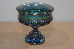 lot 131 image: Vintage Blue Purple Indian Iridescent Carnival Glass