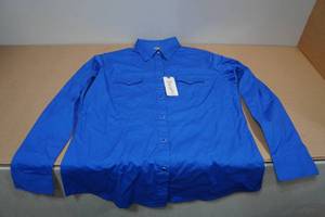 lot 140 image: Wrangler Shirt -Medium, Blue