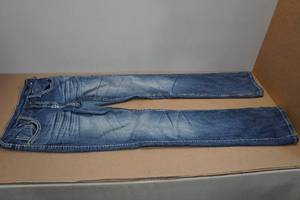 lot 141 image: Cowgirl Tuff Co Jeans -28x37