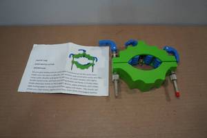 lot 153 image: Plastic Type Glass Bottle Cutter