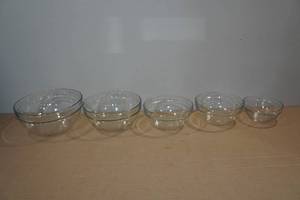 lot 162 image: 5 Glass Mixing Bowls