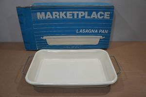 lot 165 image: Marketplace Lasagna Pan