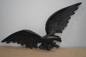 lot 197 image: 25 American Eagle IndoorOutdoor Dcor