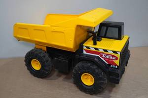 lot 202 image: Tonka Dump Truck #354