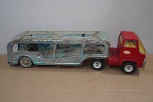 lot 203 image: Vintage Tonka Semi Truck with Hauler