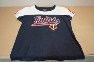 lot 222 image: Womens Minnesota Twins T-Shirt -Medium