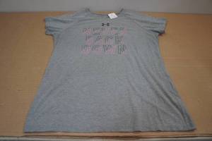 lot 223 image: Under Armor Youth T-Shirt -Medium