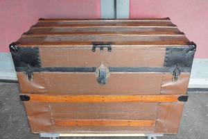 lot 271 image: Large Wooden Storage Chest