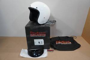 lot 287 image: Daytona DOT Daytona Cruiser Motorcycle Helmet -Large, Hi-Gloss White