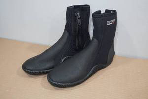 lot 320 image: Cressi Minorca Long 3mm Neoprene Adult Anti-Slip Sole Boots -Size 9