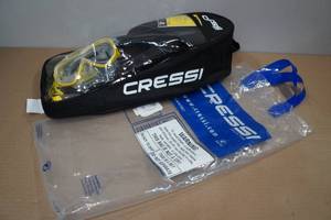 lot 325 image: Cressi Adult Palau Fin Snorkel Set -Fin Size SM, Yellow